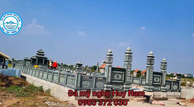 Lan can đá khu lăng mộ họ Nguyễn Xuân tại Nam Định