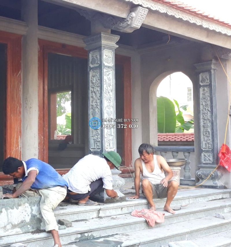 Lắp đặt cột đá đẹp và bậc thềm đá cho nhà thờ họ gia đình chú Thái tại Hoàng Long – Yên Mỹ – Hưng Yên