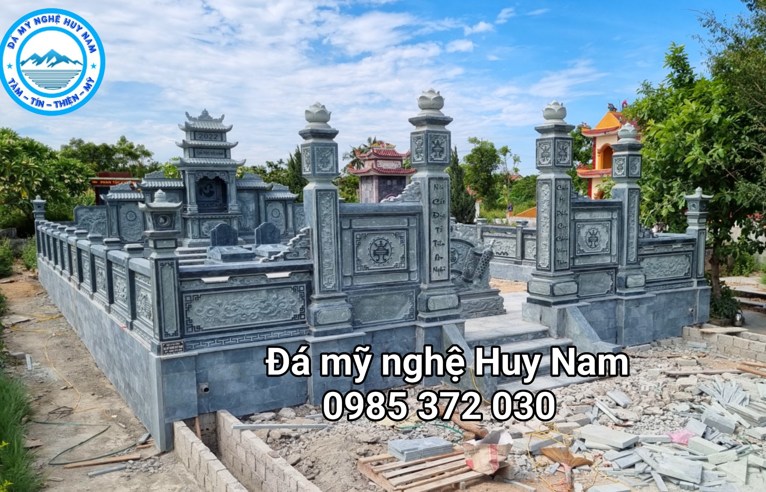 Khu lăng mộ đá gia đình chú Chinh Nghệ An
