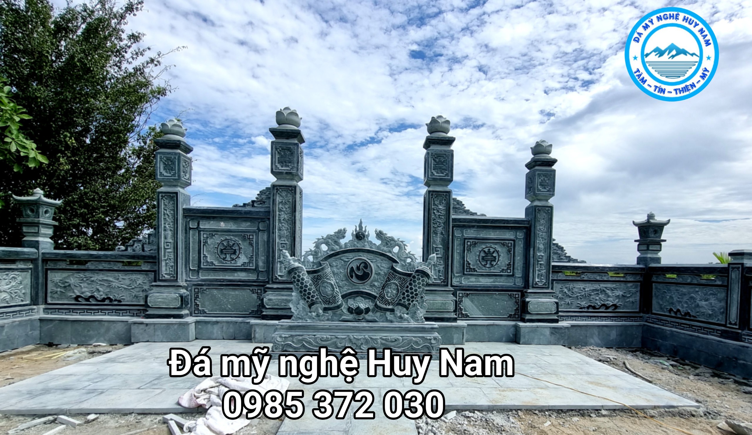 Khu lăng mộ đá gia đình chú Chinh Nghệ An