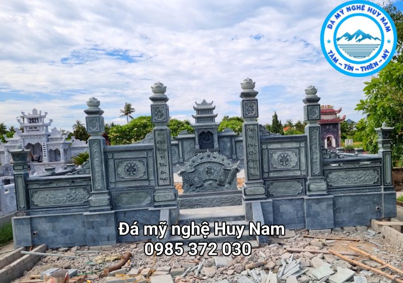 Cuốn thư đá của gia đình chú Chinh tại xã Diễn Phong-Diễn Châu-Nghệ An