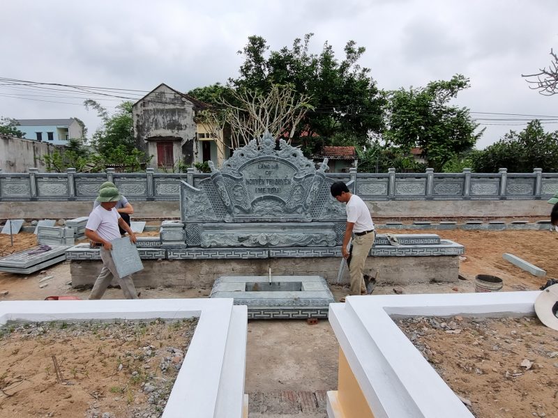 Cuốn thư đá tại khu mộ đá mẹ Tơm tại xã Đa Lộc-Hậu Lộc-Thanh Hóa