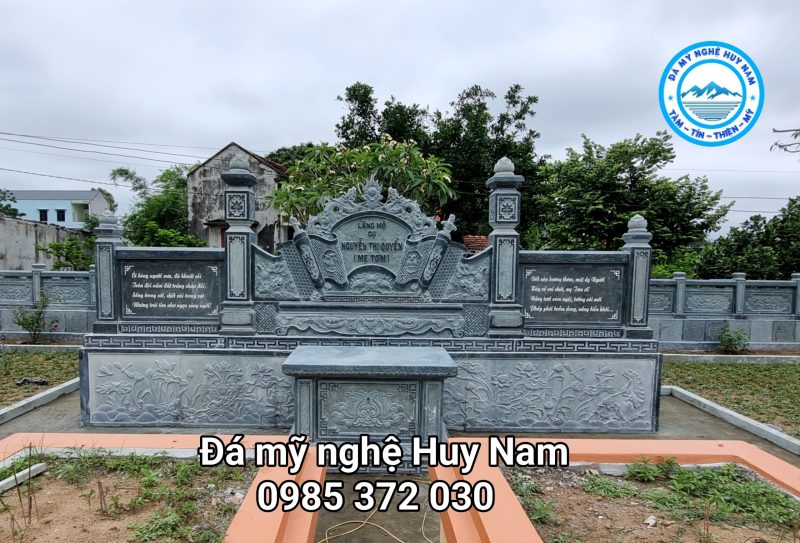Cuốn thư đá tại khu mộ đá mẹ Tơm tại xã Đa Lộc-Hậu Lộc-Thanh Hóa